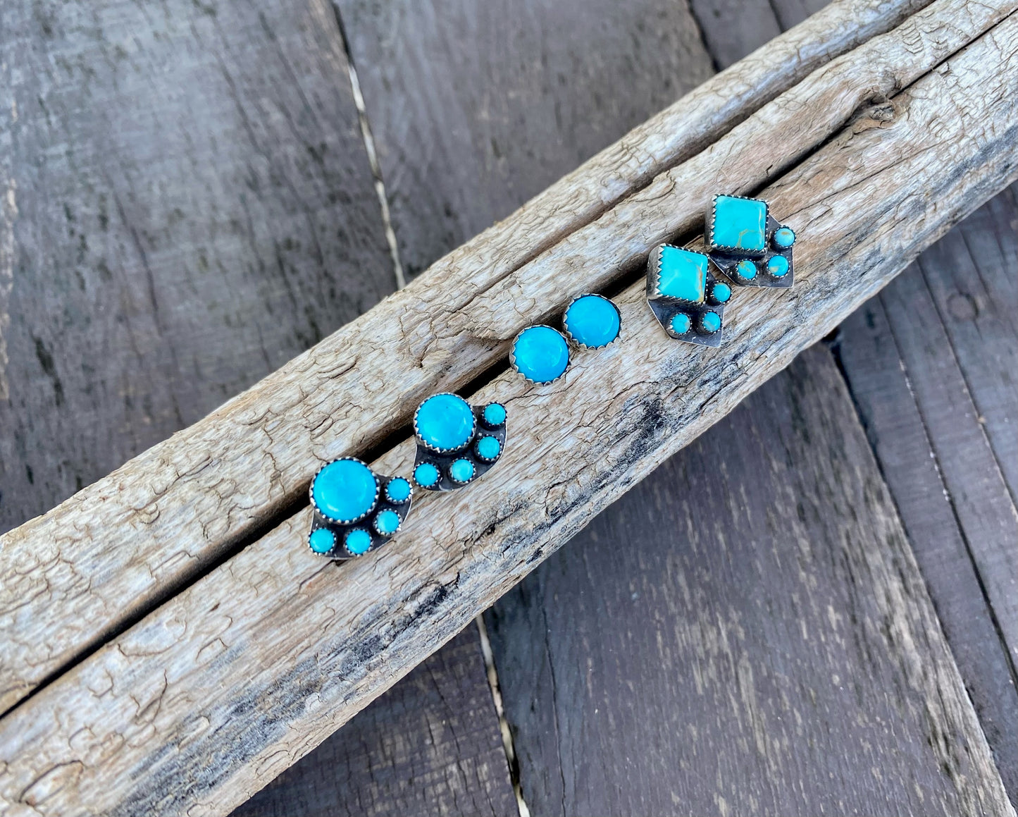 Kingman Turquoise Rounded 5 Stone Studs