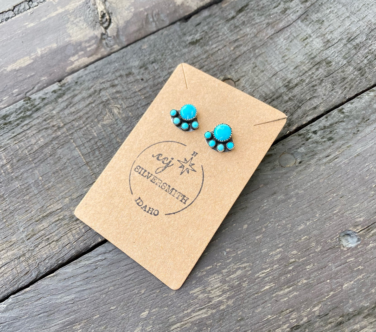 Kingman Turquoise Rounded 5 Stone Studs