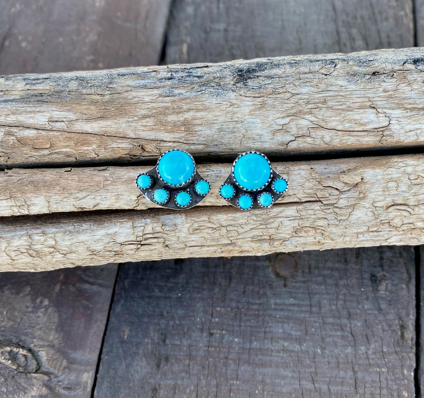 Kingman Turquoise Rounded 5 Stone Studs