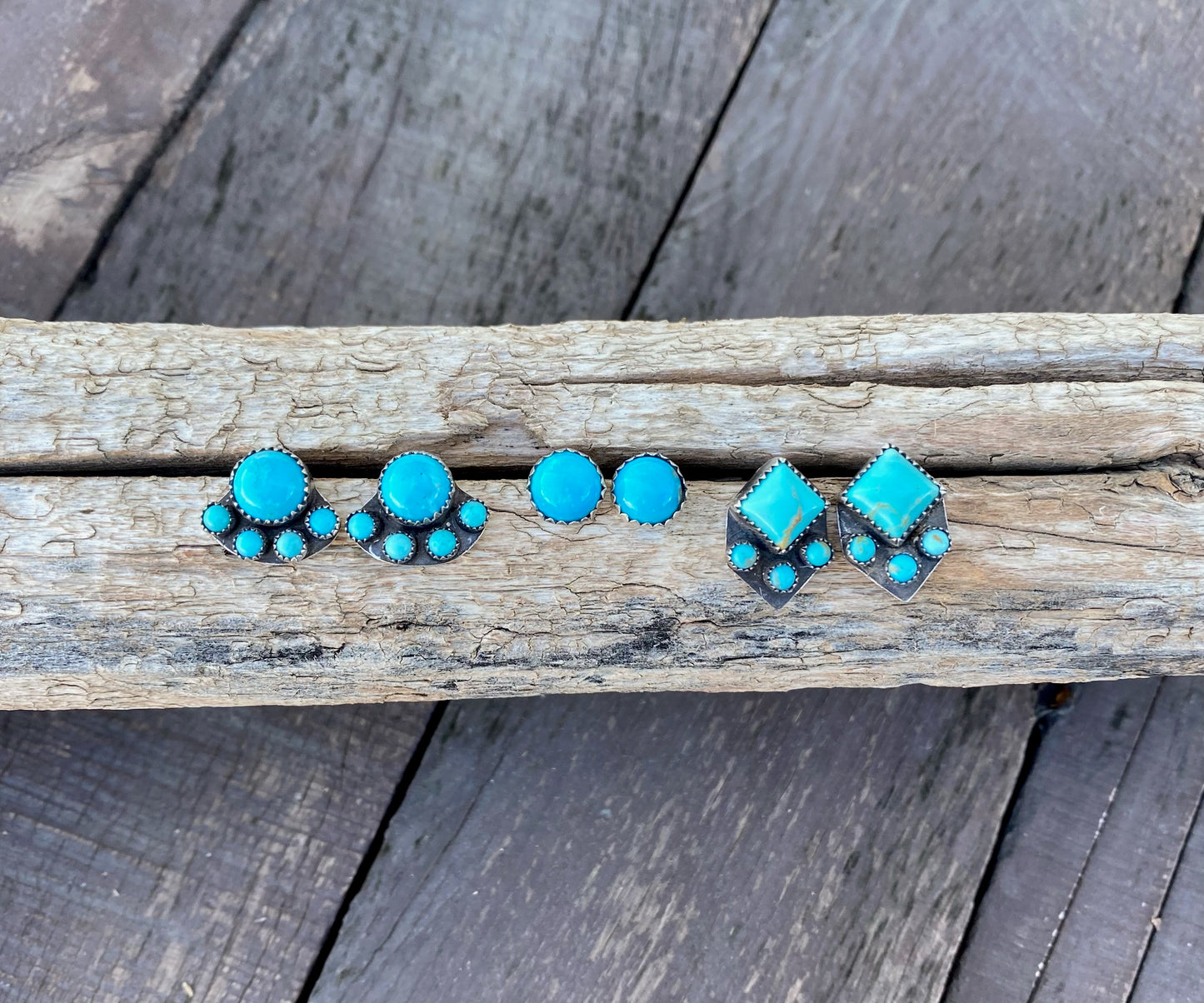 Kingman Turquoise Rounded 5 Stone Studs