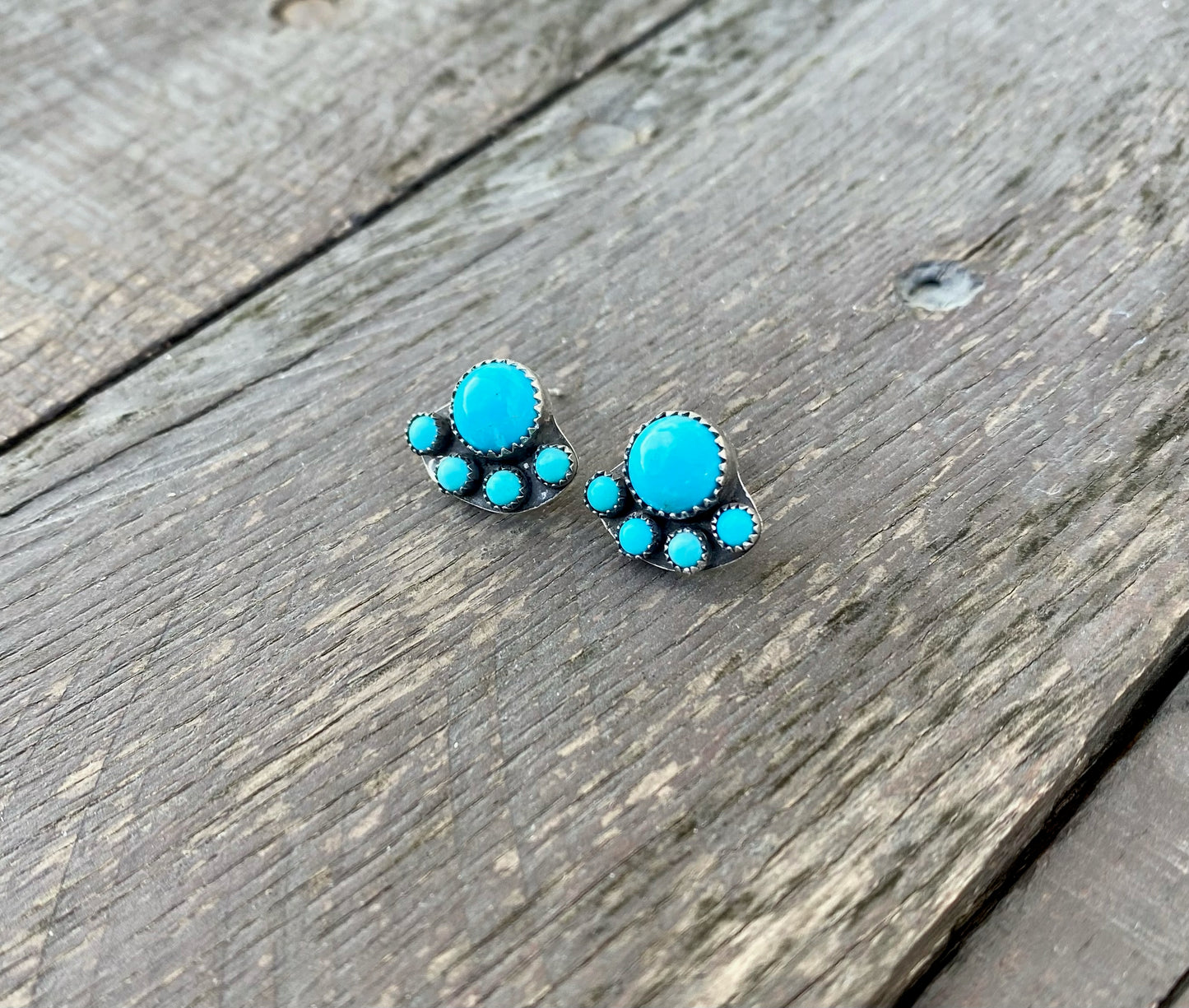 Kingman Turquoise Rounded 5 Stone Studs