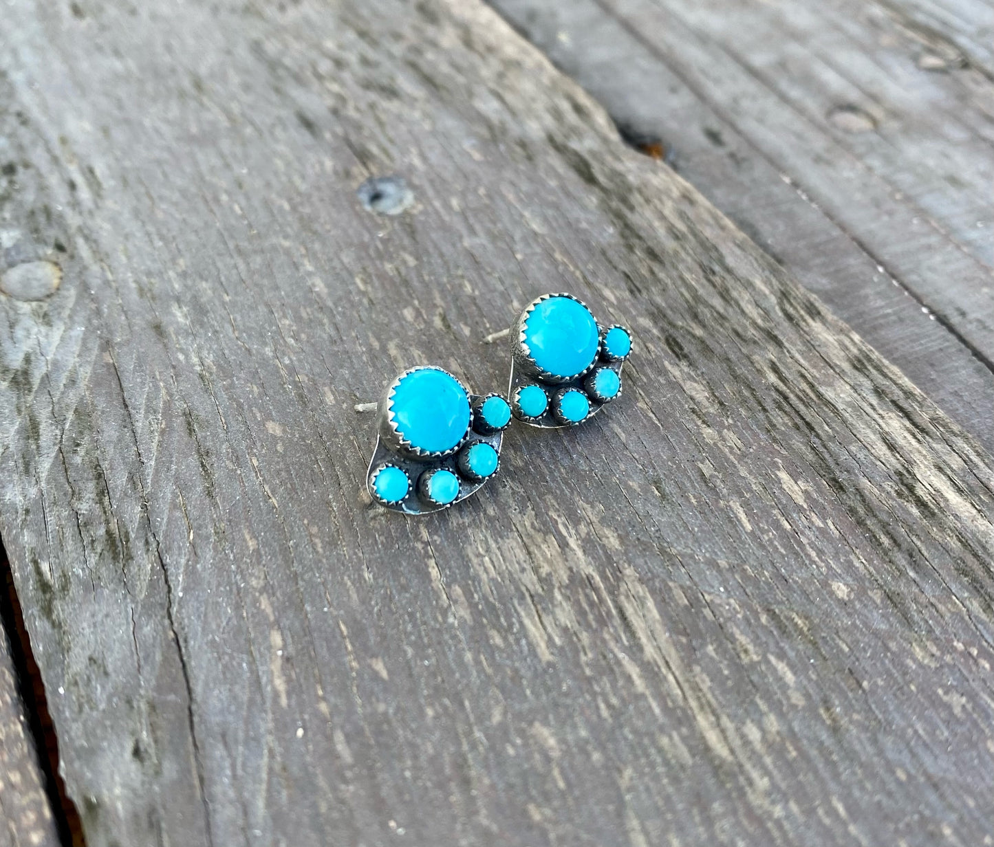 Kingman Turquoise Rounded 5 Stone Studs